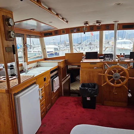 Botel Moment De Legende Toulon